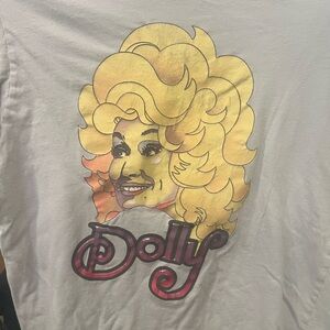 Dolly Graphic Gray Tee - Short Sleeve